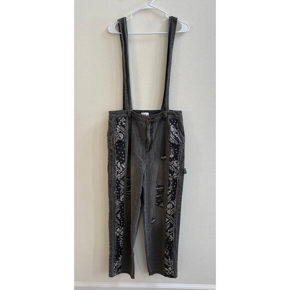 Easel Black Distressed Bandana Jeans Suspenders Overalls size Large - Picture 2 of 15